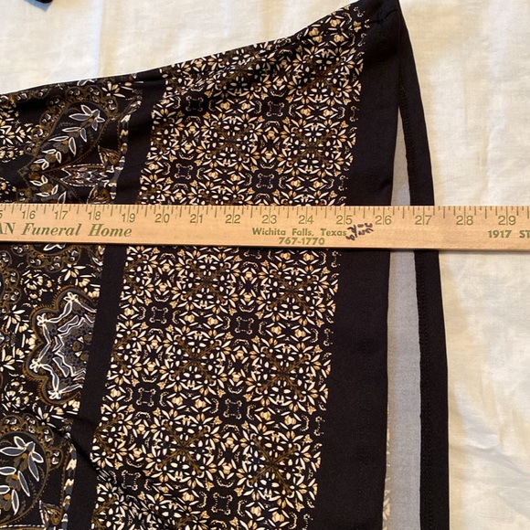 Zac&Rachel Large blk/brn stretch top. Has darts on back for a fitted look. - Picture 8 of 11